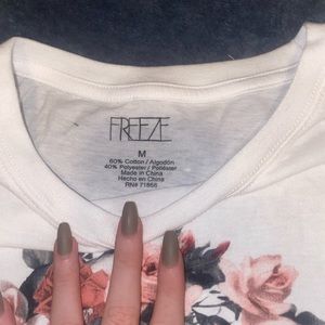 White floral skull tee